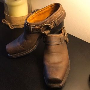EUC Frye Harness Mules/ low bootie 8.5 😍